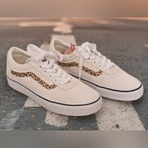 Vans Women's Ward Sneaker, Cheetah Stripe Marshmallow White, 9